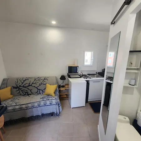 Apartment Dans Tour Mythique A Port *