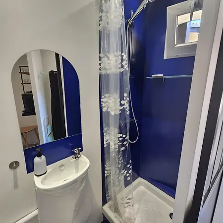 Apartment Dans Tour Mythique A Port *
