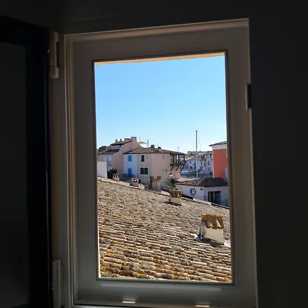 Apartment Dans Tour Mythique A Port *